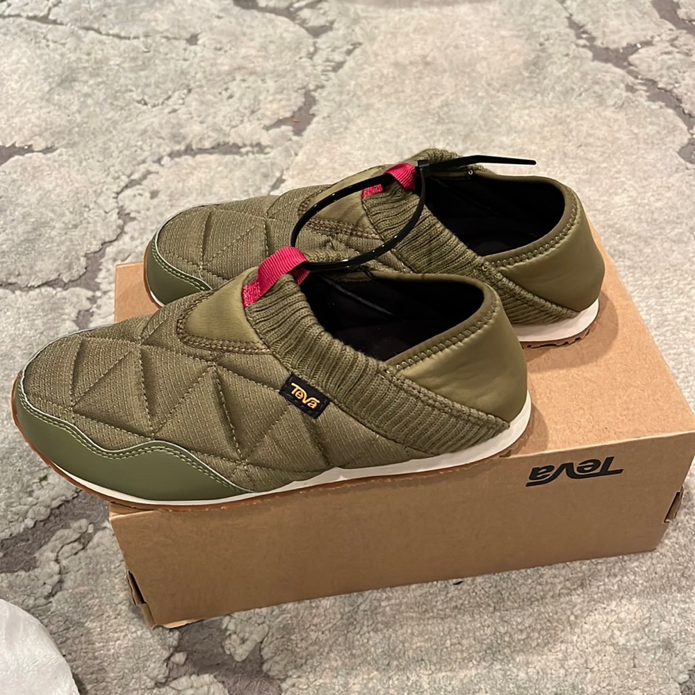 🌸New Arrival🌸 Teva women's puffer sneakers